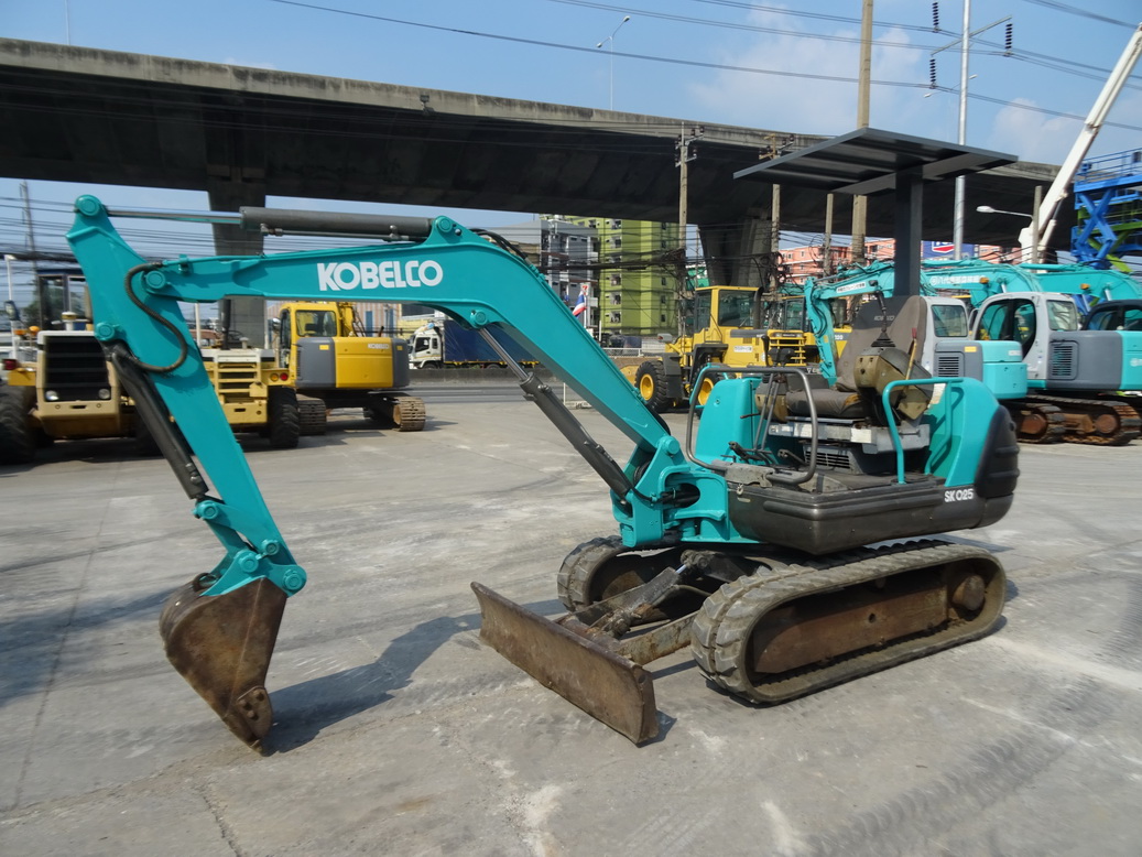 รถขุดเล็ก Kobelco SK025